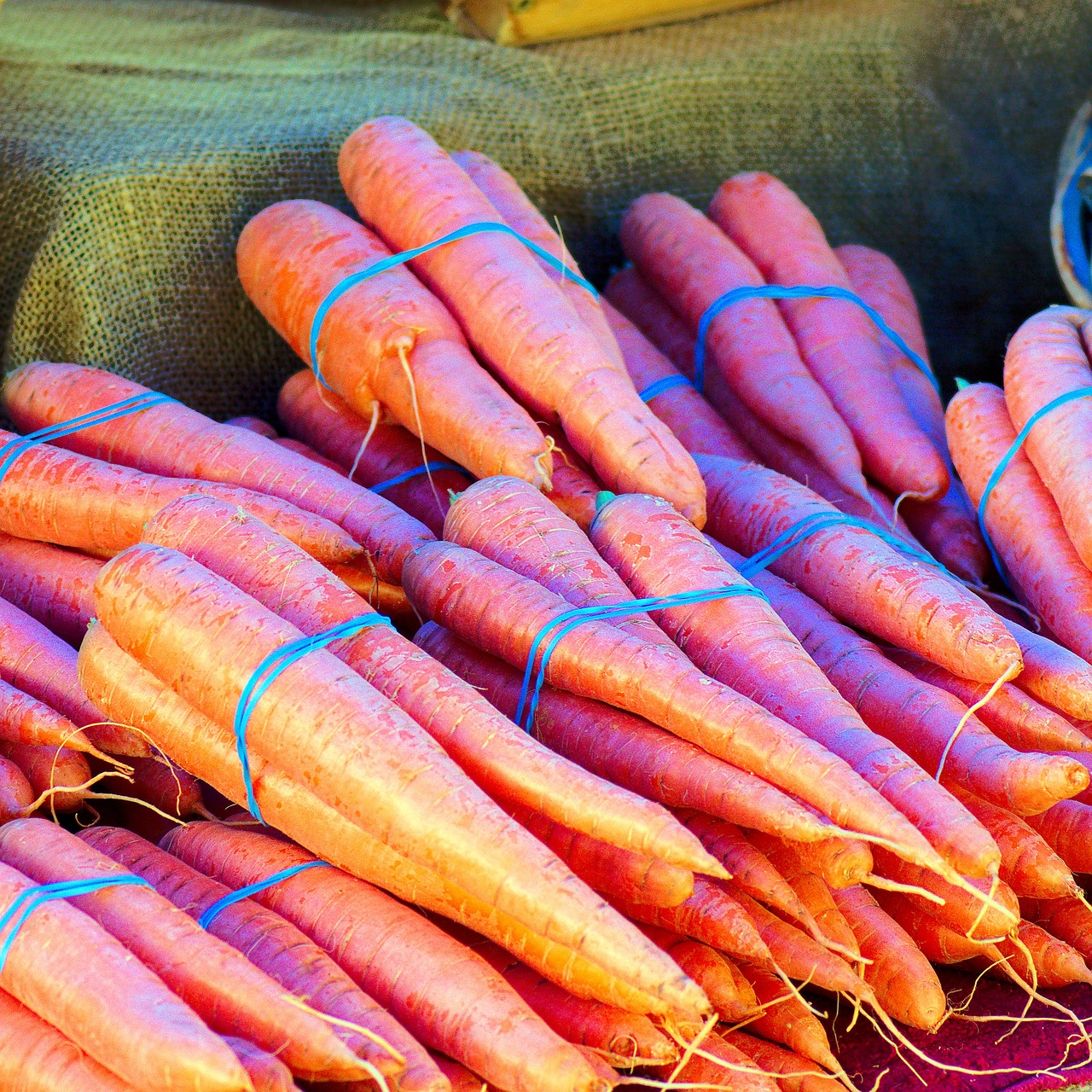jackson farmers market carrots  carrots  farmers free photo