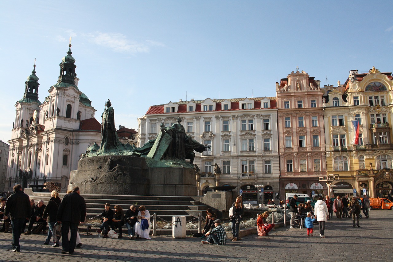 jan-hus-monument  old town square  prague's old town free photo