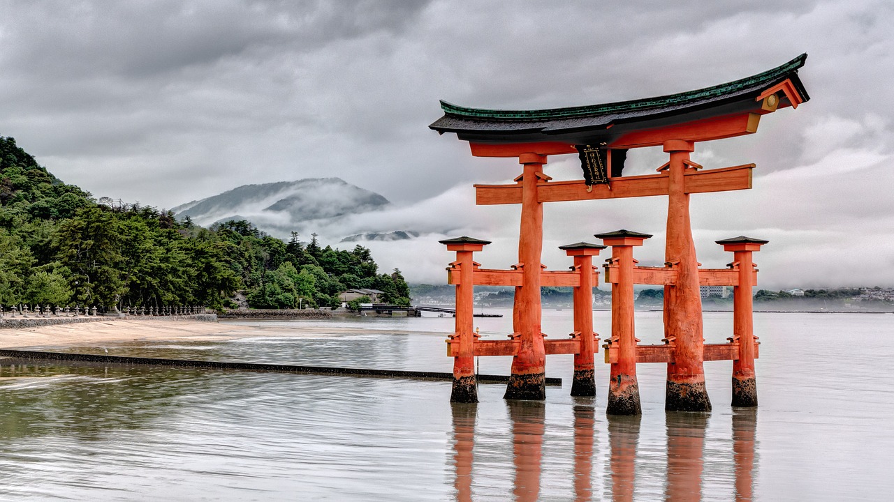 japan torii gate free photo