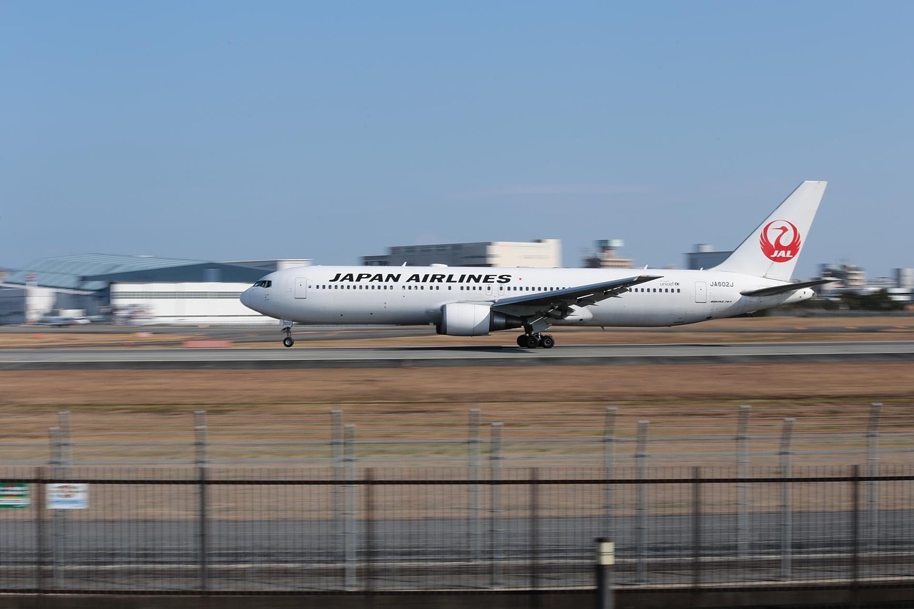 japan airplane boeing 767 free photo