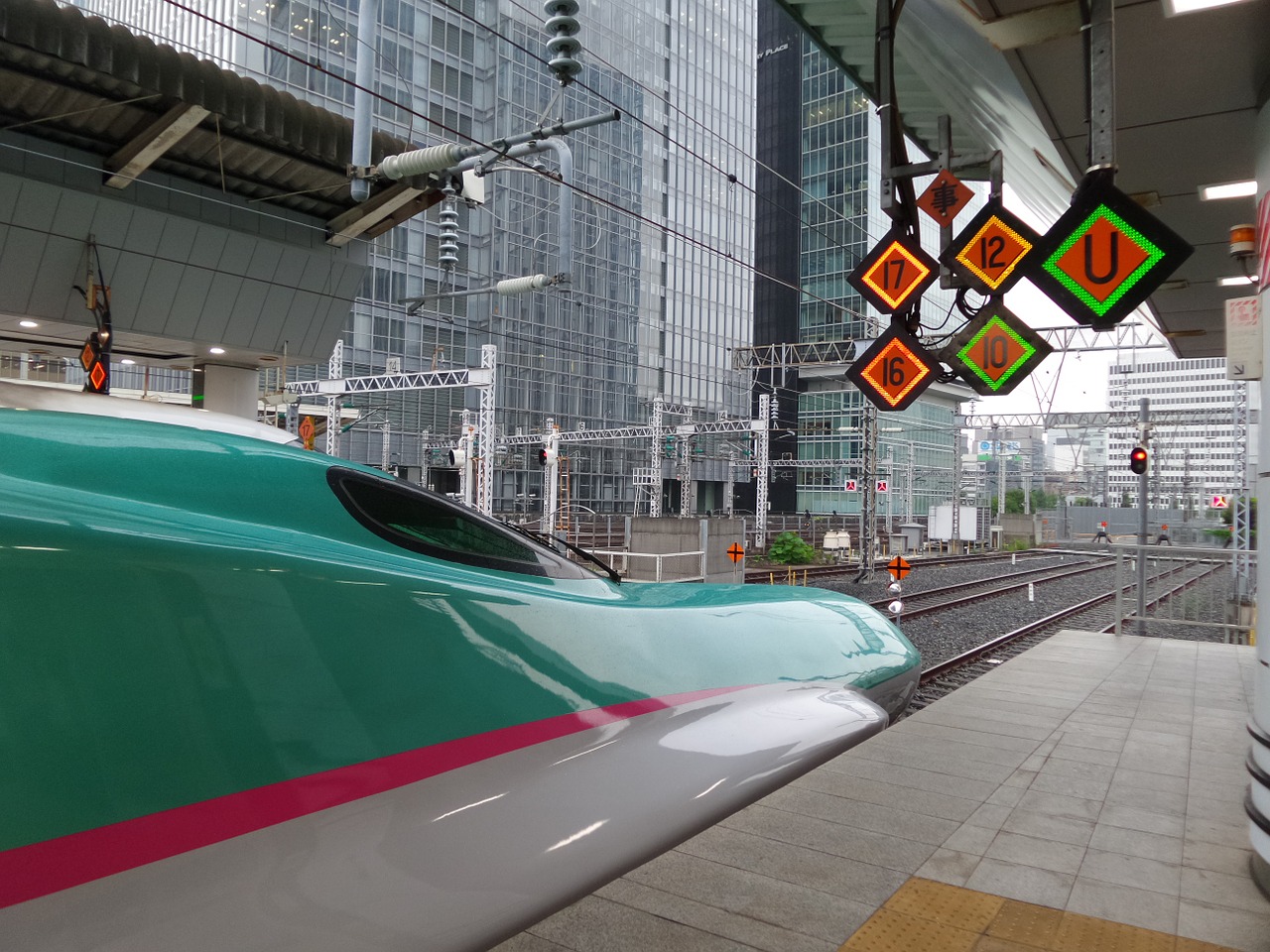 japan shinkansen hayabusa free photo