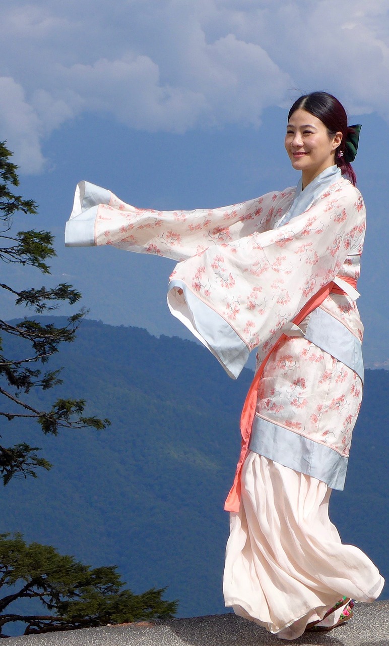 japanese dancer pose free photo