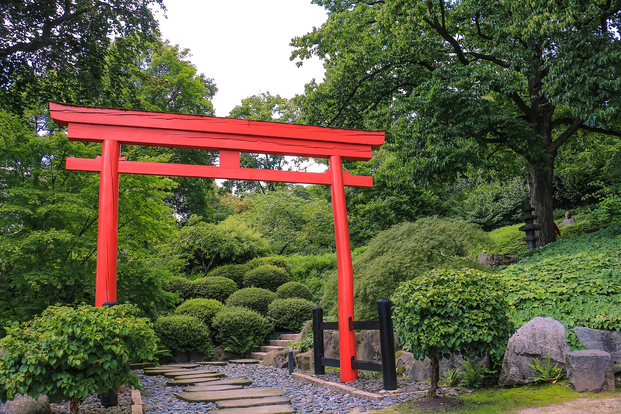 japanese garden goal red free photo