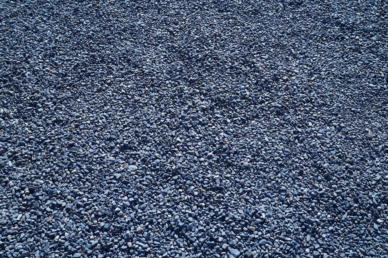 japanese pebbled courtyard  grey pebbles  texture free photo