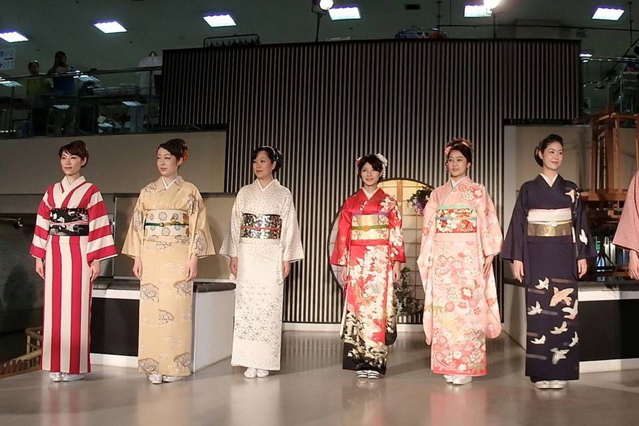 japanese shows kimono shows japanese fashion shows free photo
