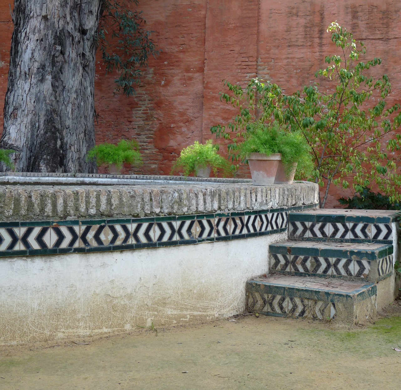 jardines reales alcázares seville garden free photo