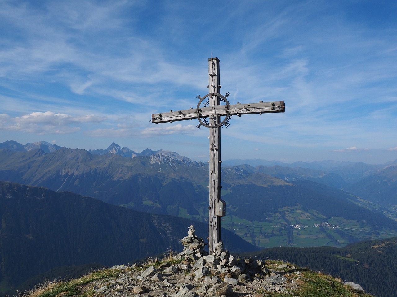 jaufenspitze,summit cross,cross,mountains,view,white wall,high tooth,weather tip,pflerscher tribulaun,gschnitzer tribulaun,tribulaun,stubai alps,pit wall,black wall,north ross drive,distant view,alpine,alpenblick,panorama,free pictures, free photos, free images, royalty free, free illustrations, public domain