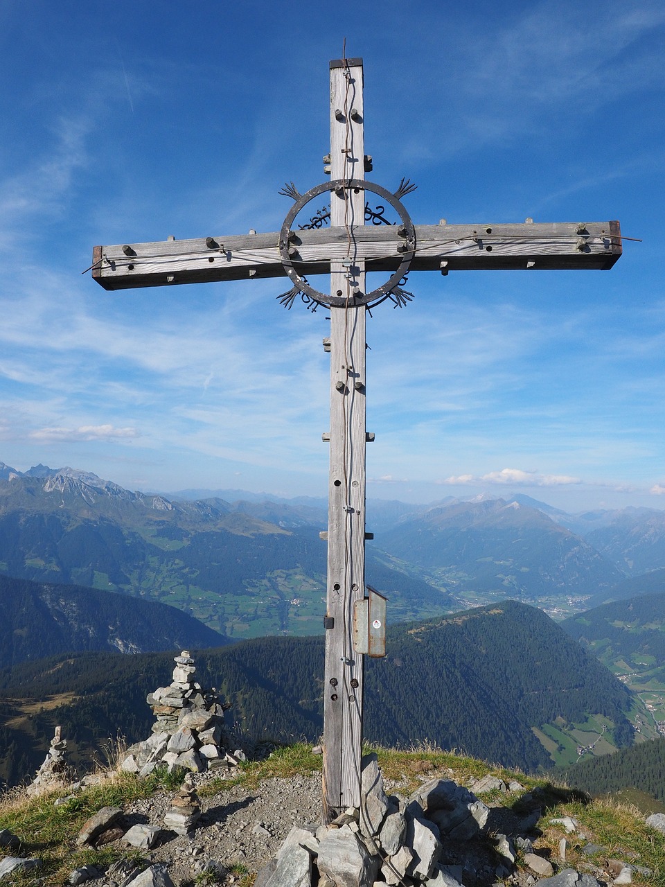 jaufenspitze,summit cross,cross,mountains,alpine,sarntal alps,south tyrol,panorama,free pictures, free photos, free images, royalty free, free illustrations, public domain