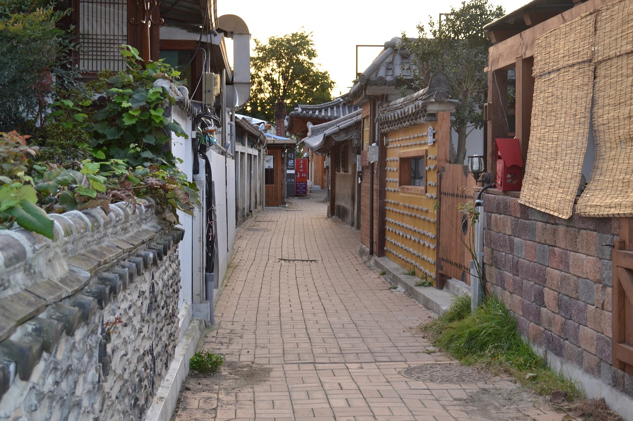 jeonju hanok village side streets free photo