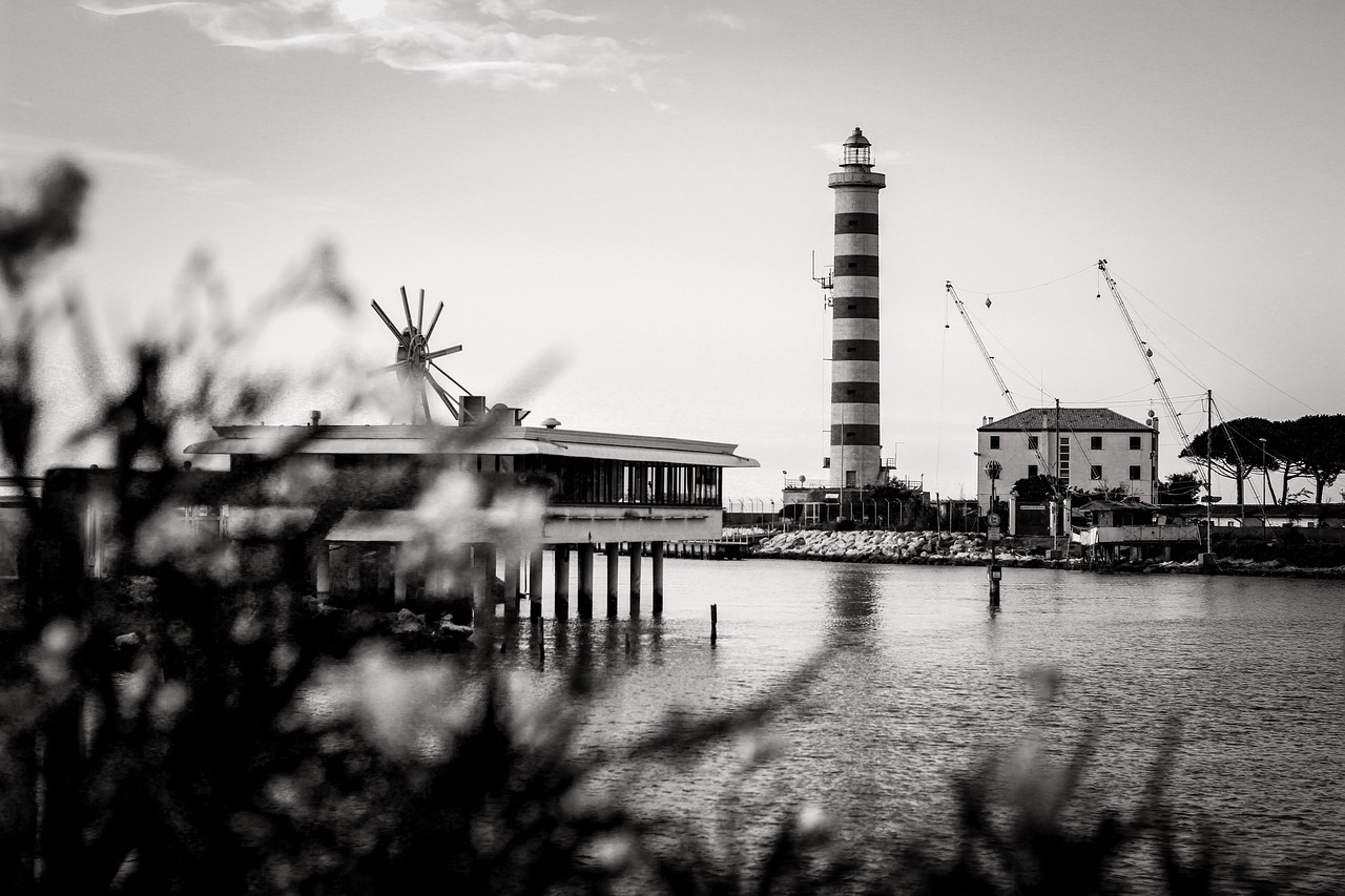 jesolo sea lighthouse free photo