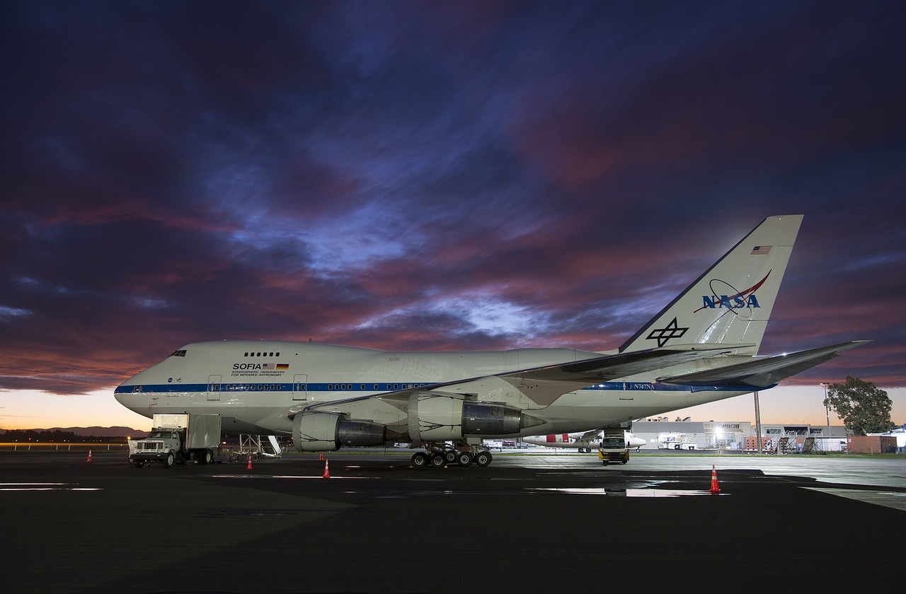 jetliner boeing 747sp modified free photo