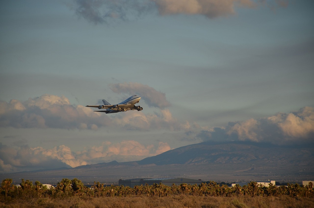 jetliner takeoff boeing 747sp free photo