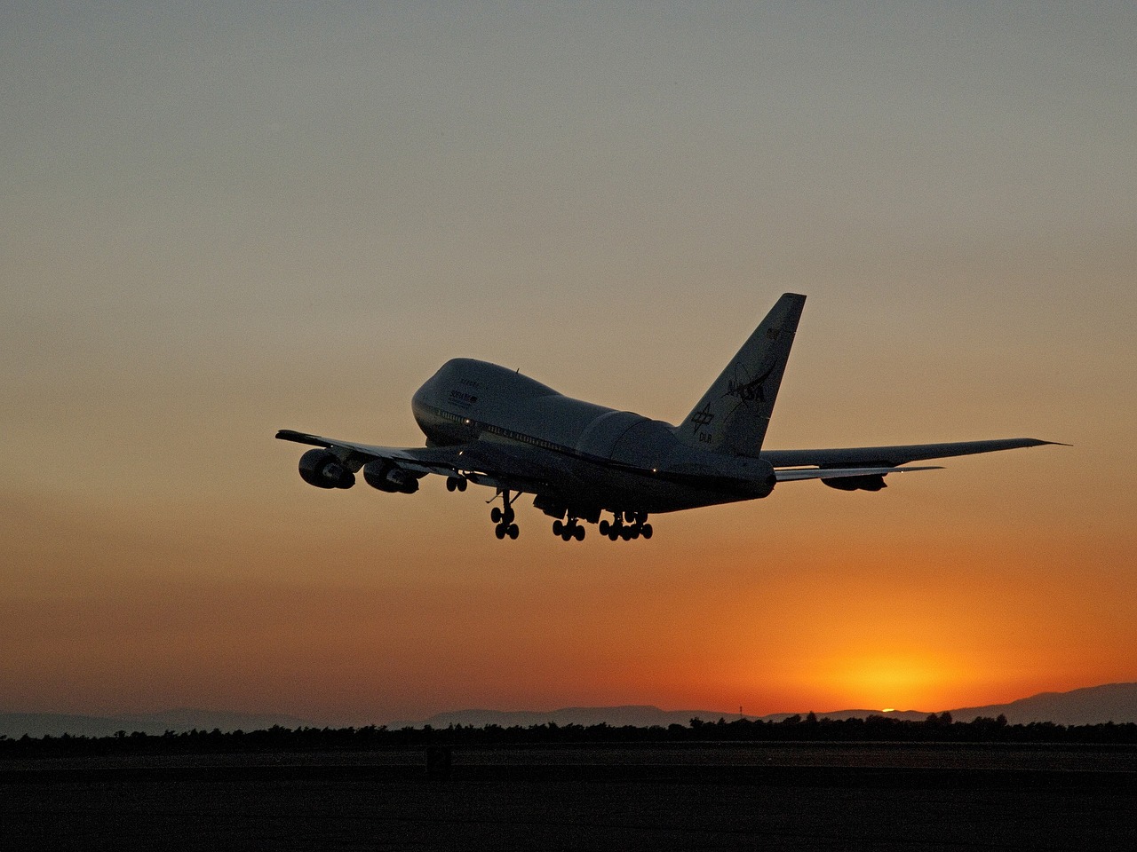 jetliner sunset takeoff free photo