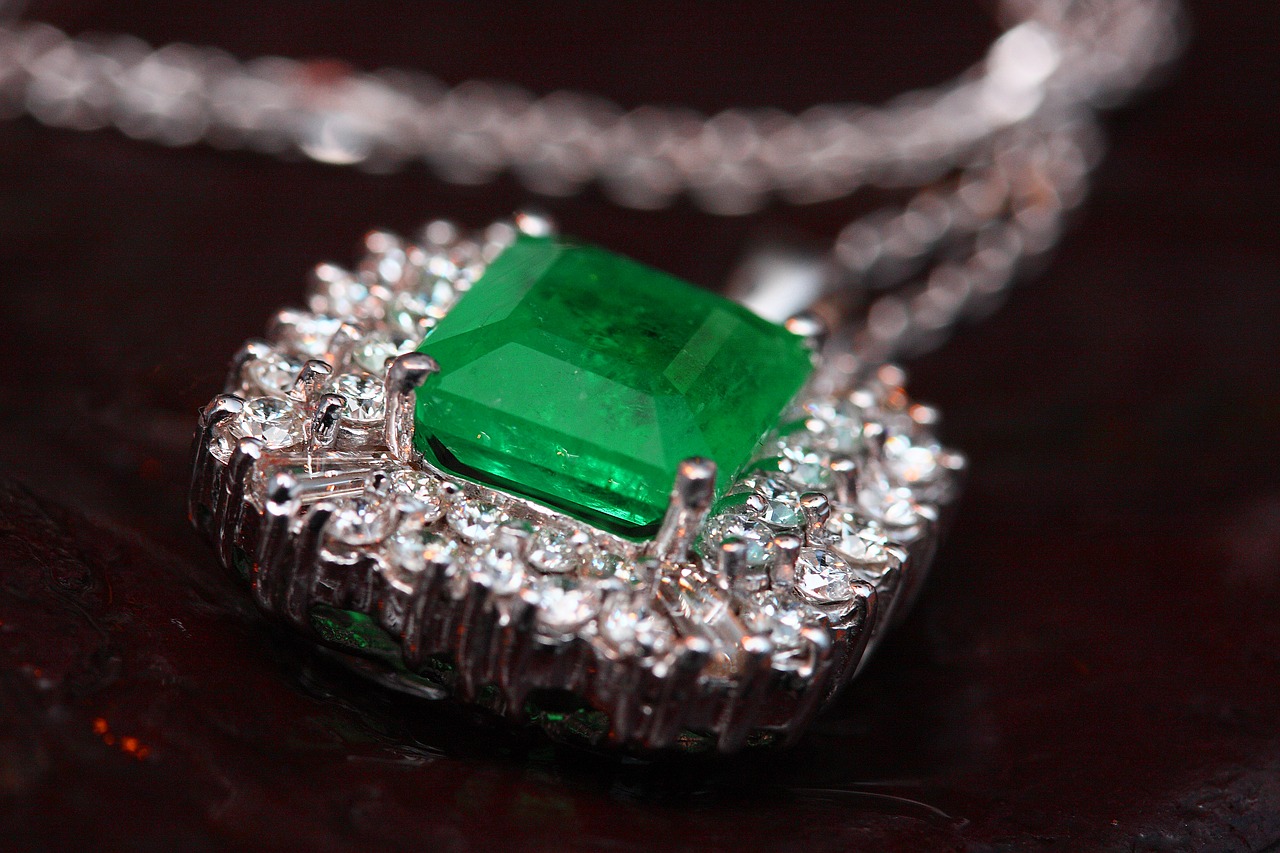 jewelry necklace green free photo