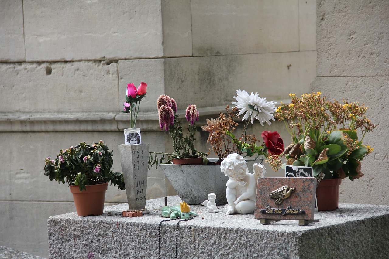 jim morrison's ' grave tomb paris free photo