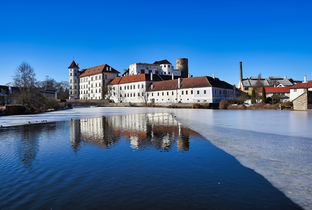 jindřichův hradec  castle  reflection free photo