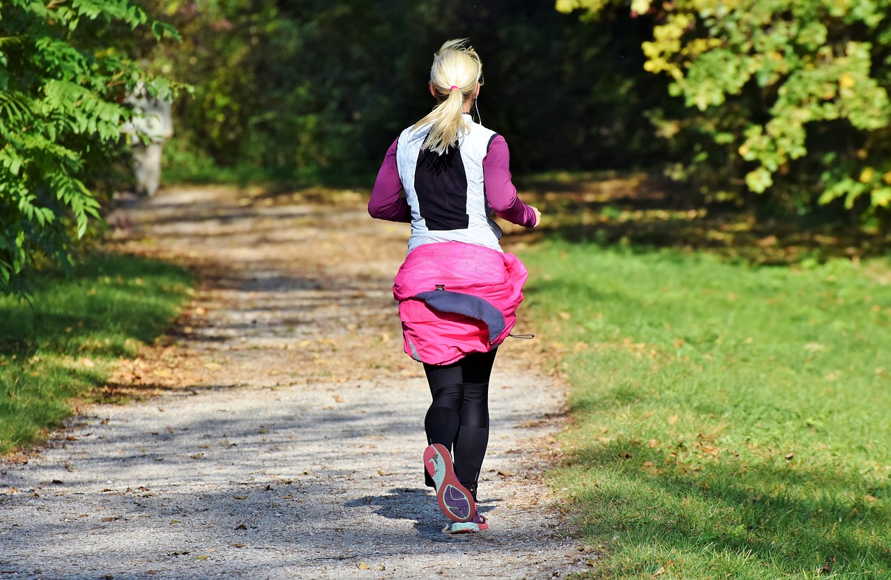 jogger  jog  run free photo