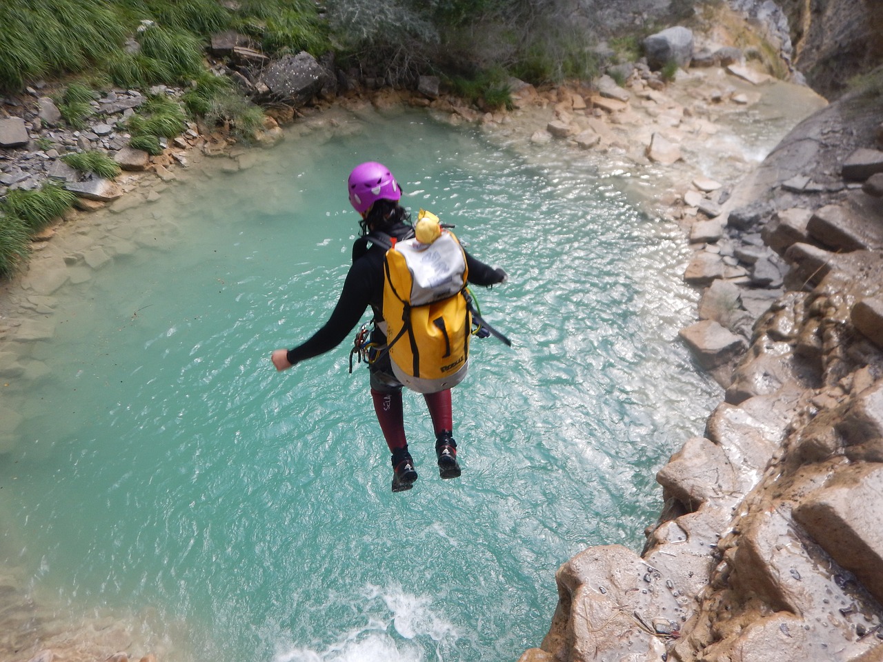 jump water canyoning free photo