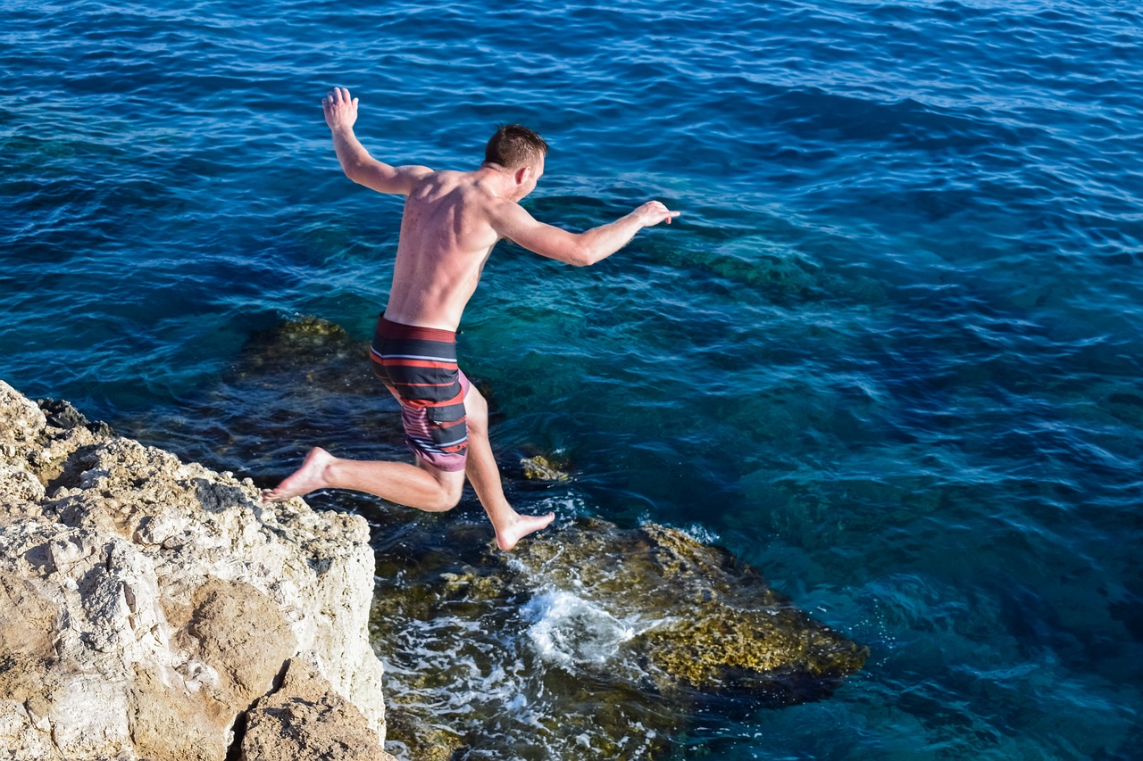 jump rock cliff free photo