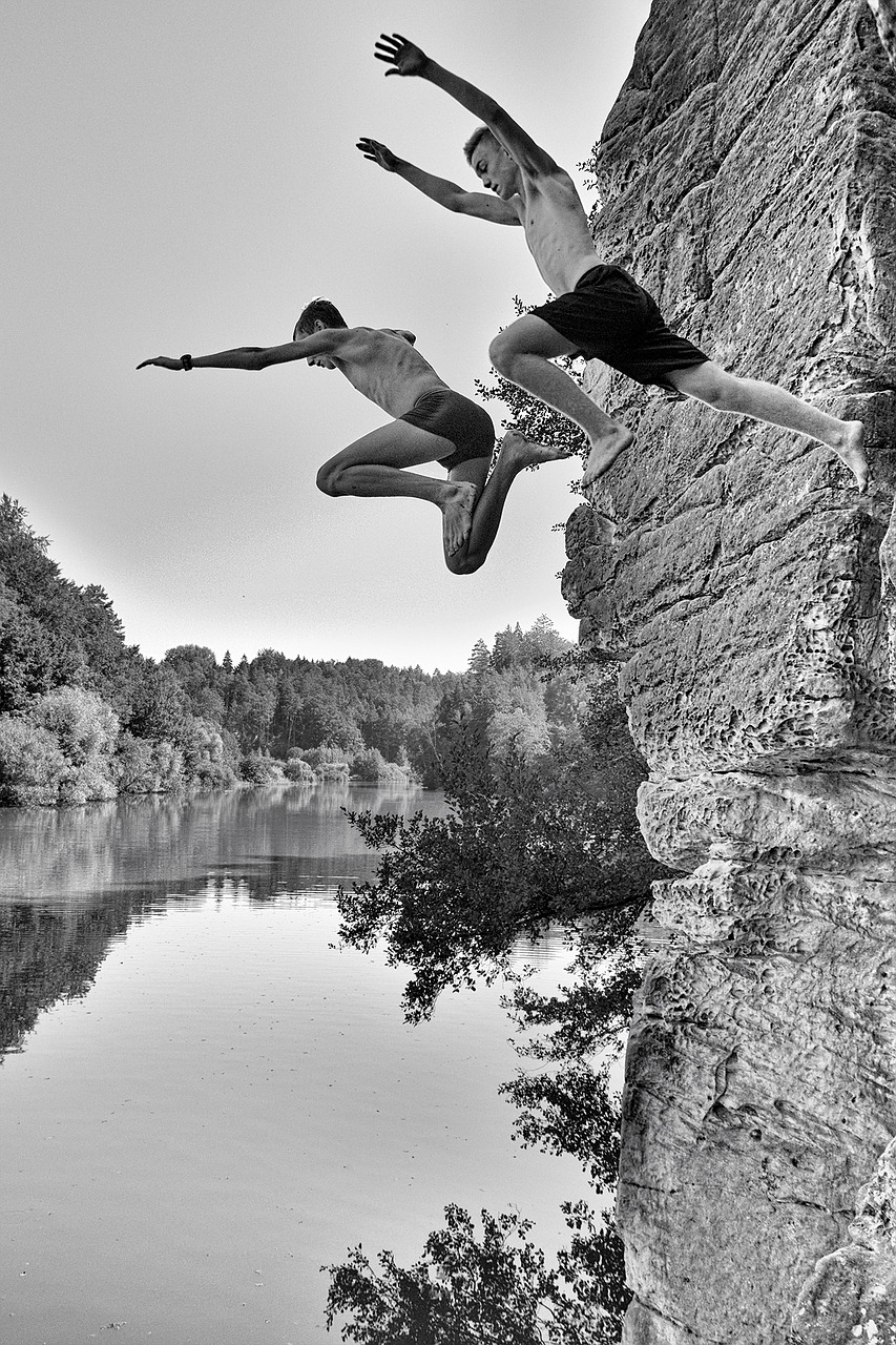 jumps into the pond the pond věžák boys free photo