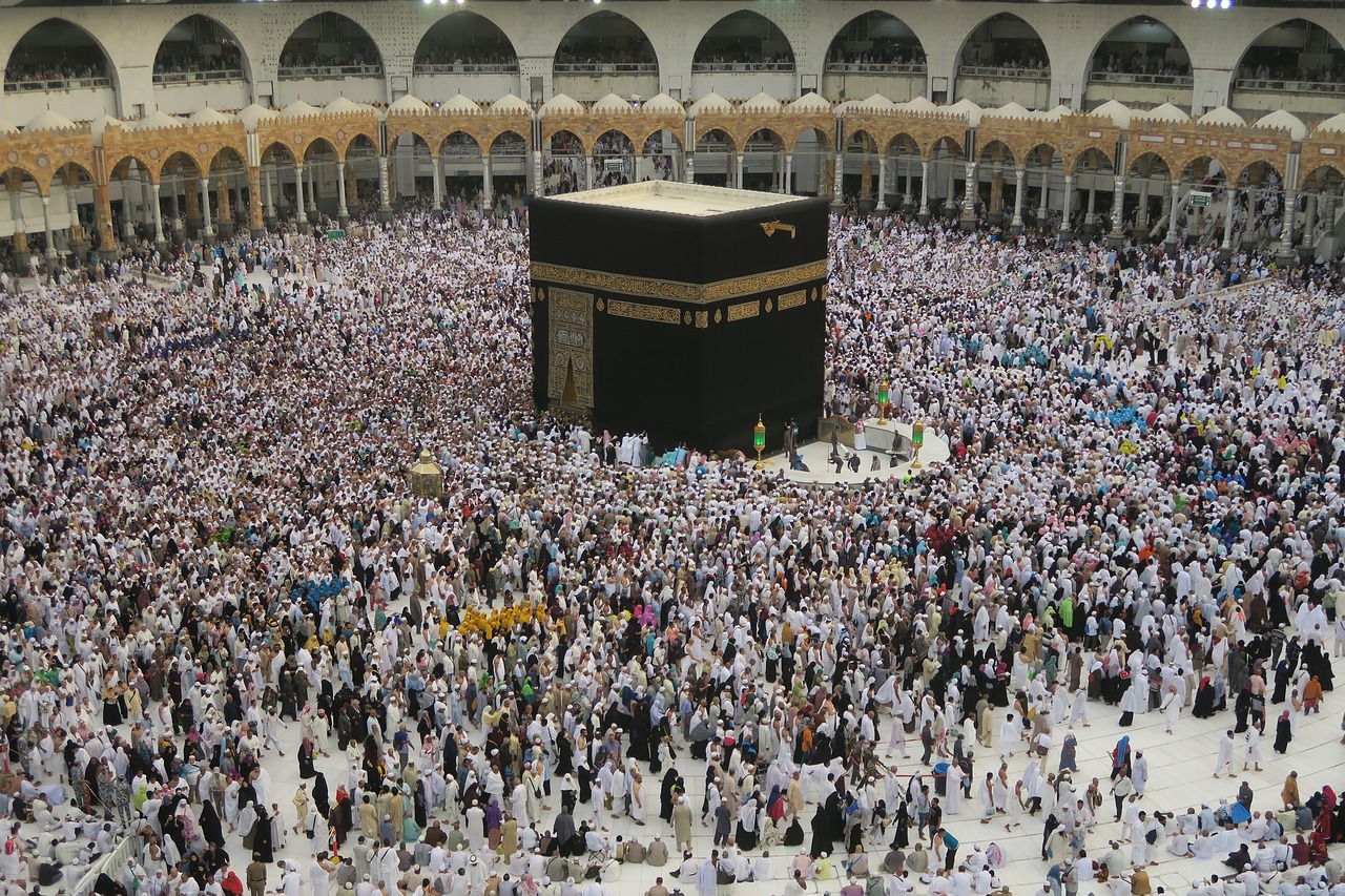 kaaba  mecca  the pilgrim's guide free photo