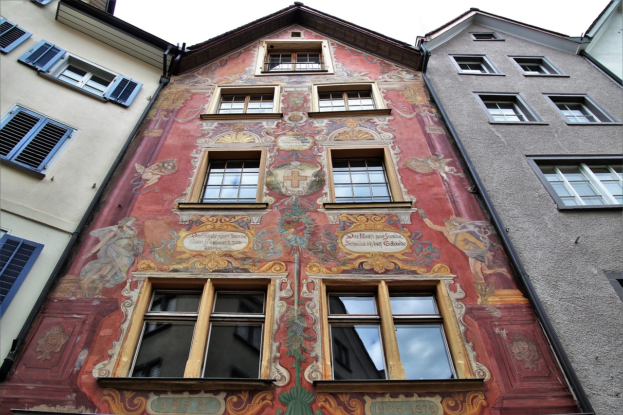 kamienica  old building  frescoes free photo