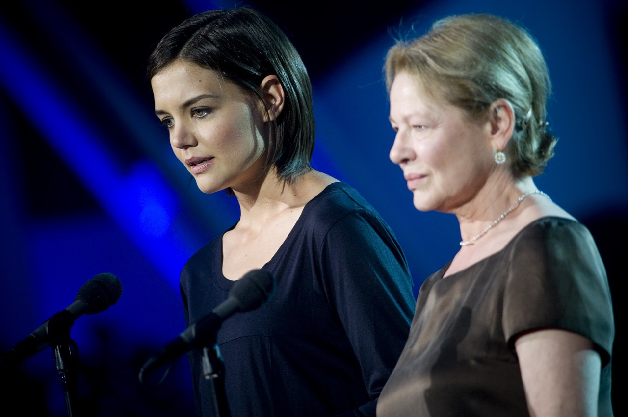 katie holmes dianne wiest actresses free photo
