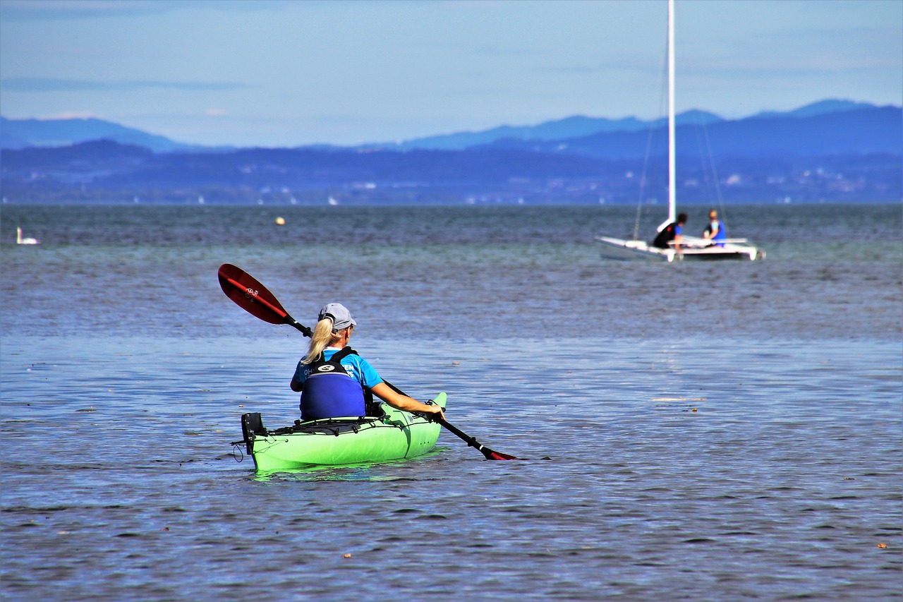 kayak  on the water  active holidays free photo