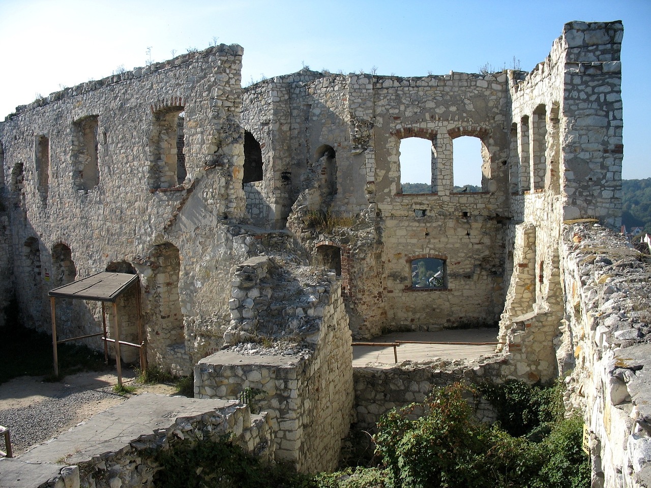 kazimierz dolny castle the ruins of the free photo