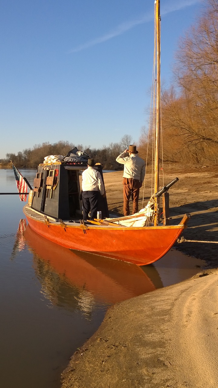 keelboat river navigation 1800's travel free photo