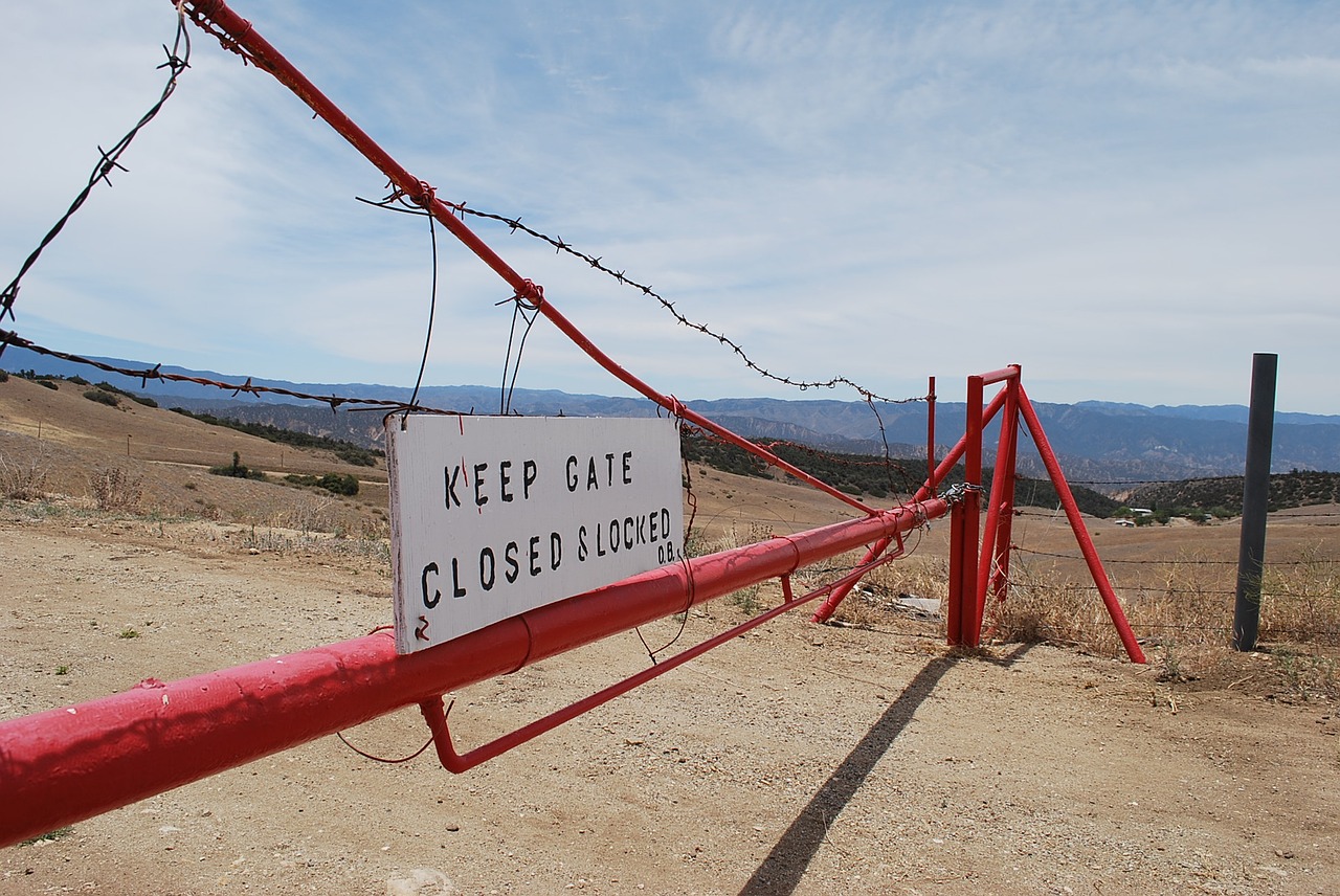 keep out closed no trespassing free photo