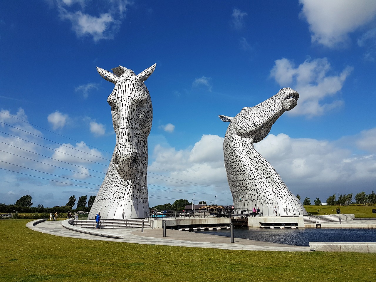 kelpies scotland statues free photo