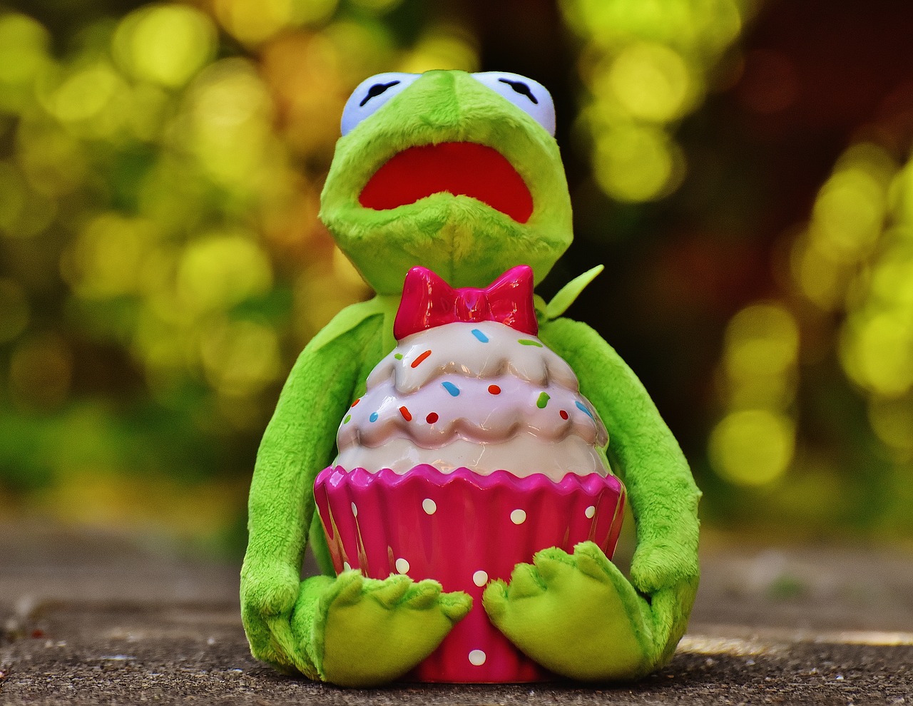 kermit frog cupcake free photo