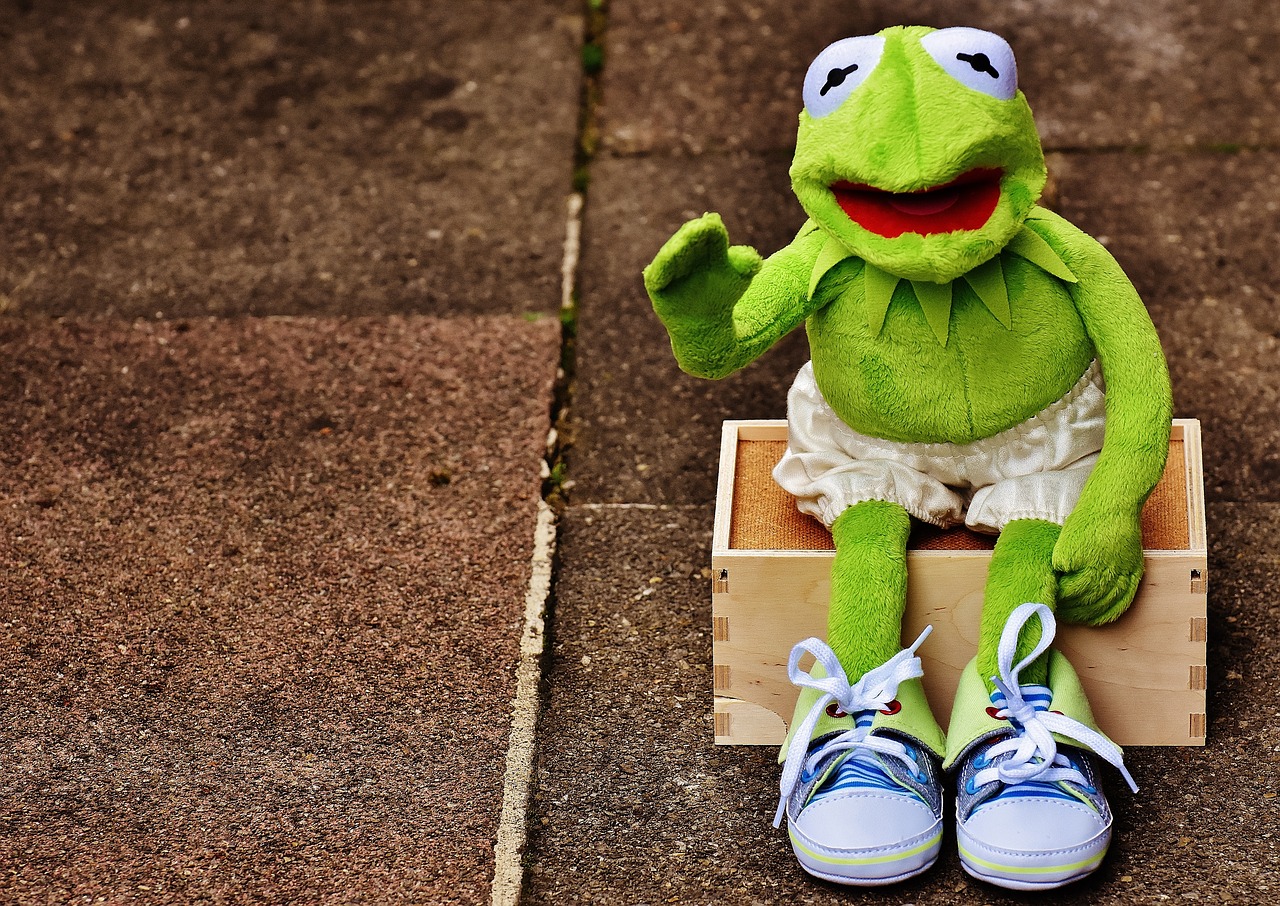 Download free photo of Kermit,sit,bank,sneakers,pants - from needpix.com