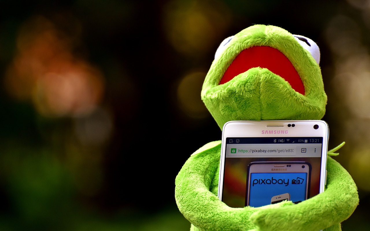 kermit frog smartphone free photo