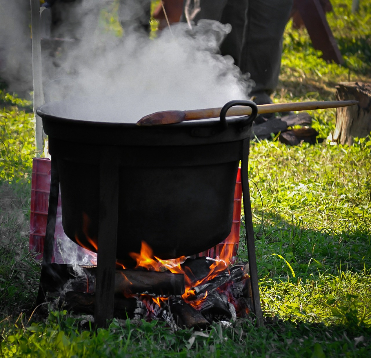kettle cauldron preparation free photo