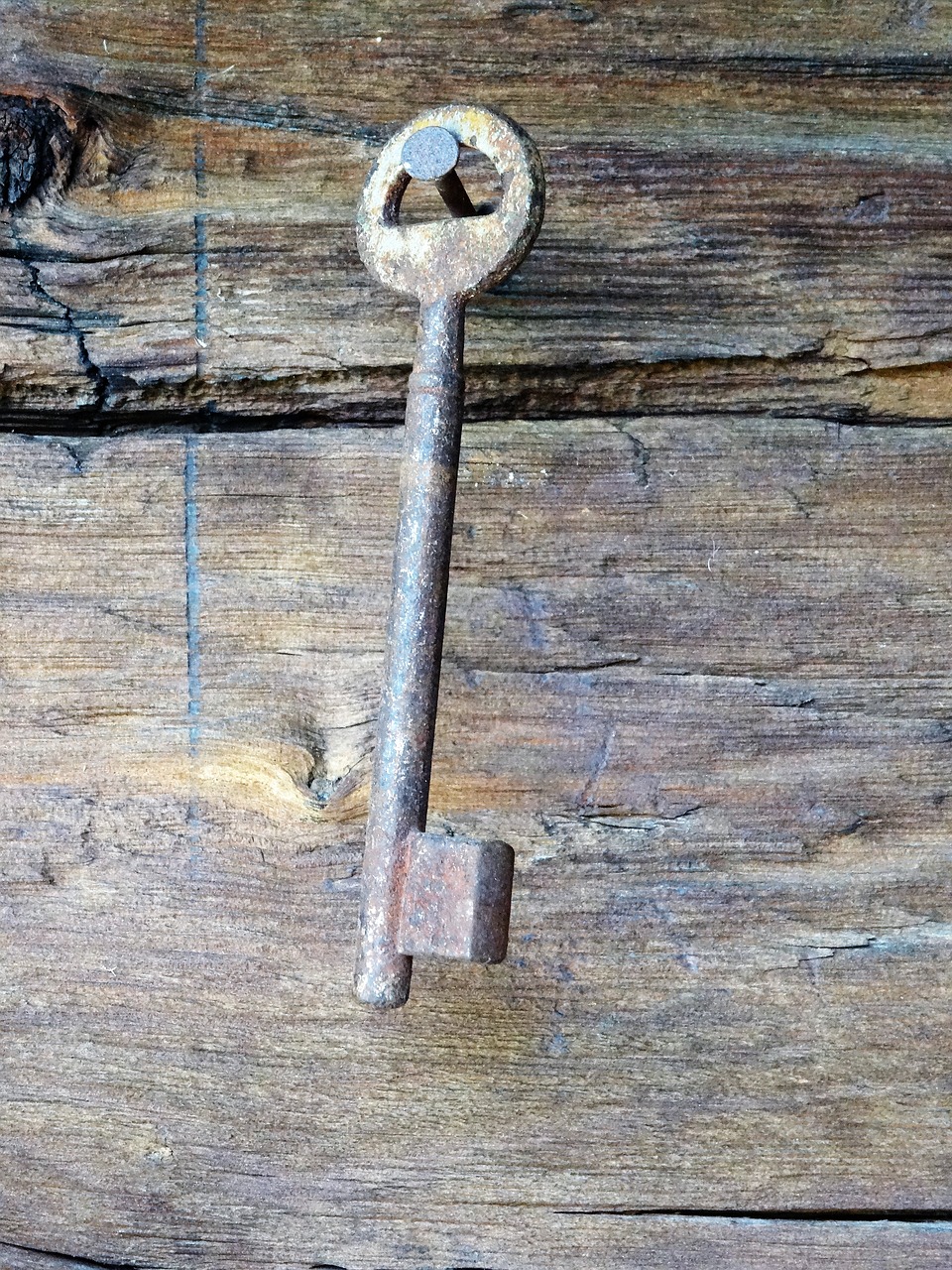 key nail wooden wall free photo