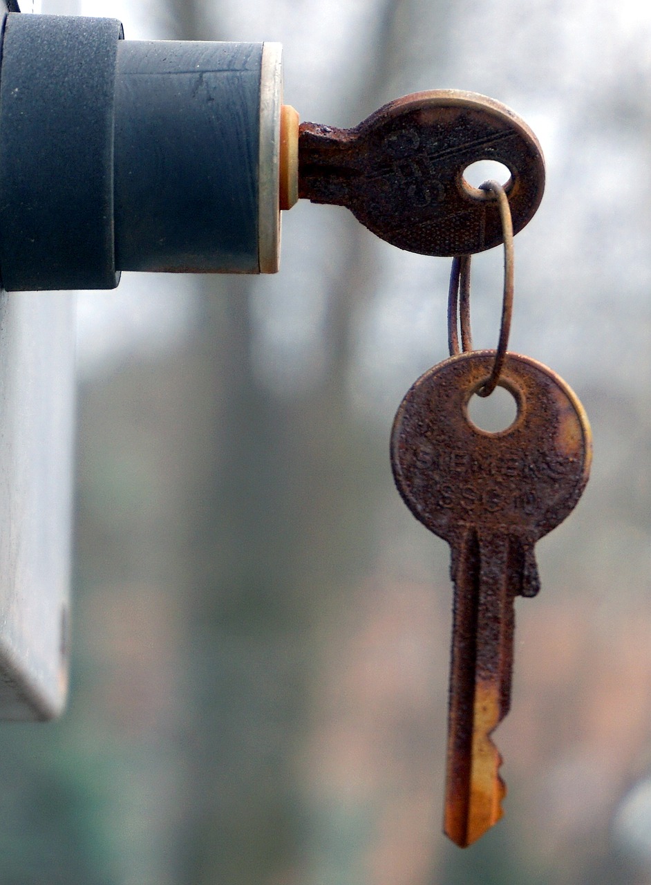 key rusted metal free photo