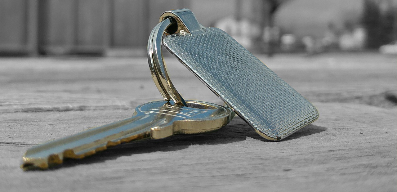 key keychain metal free photo