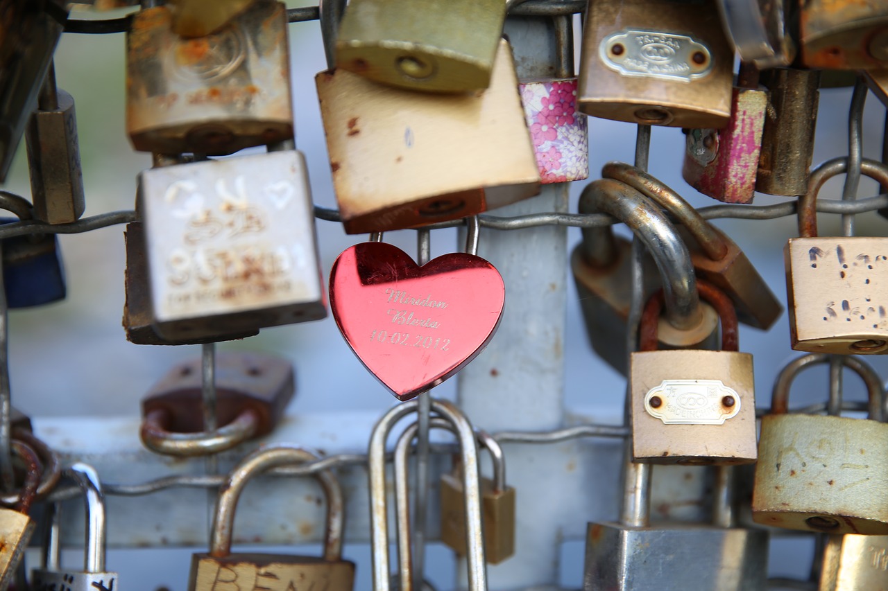 key bridge lock love lock free photo