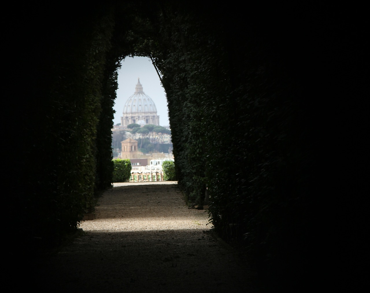 key hole st peter's basilica rome free photo