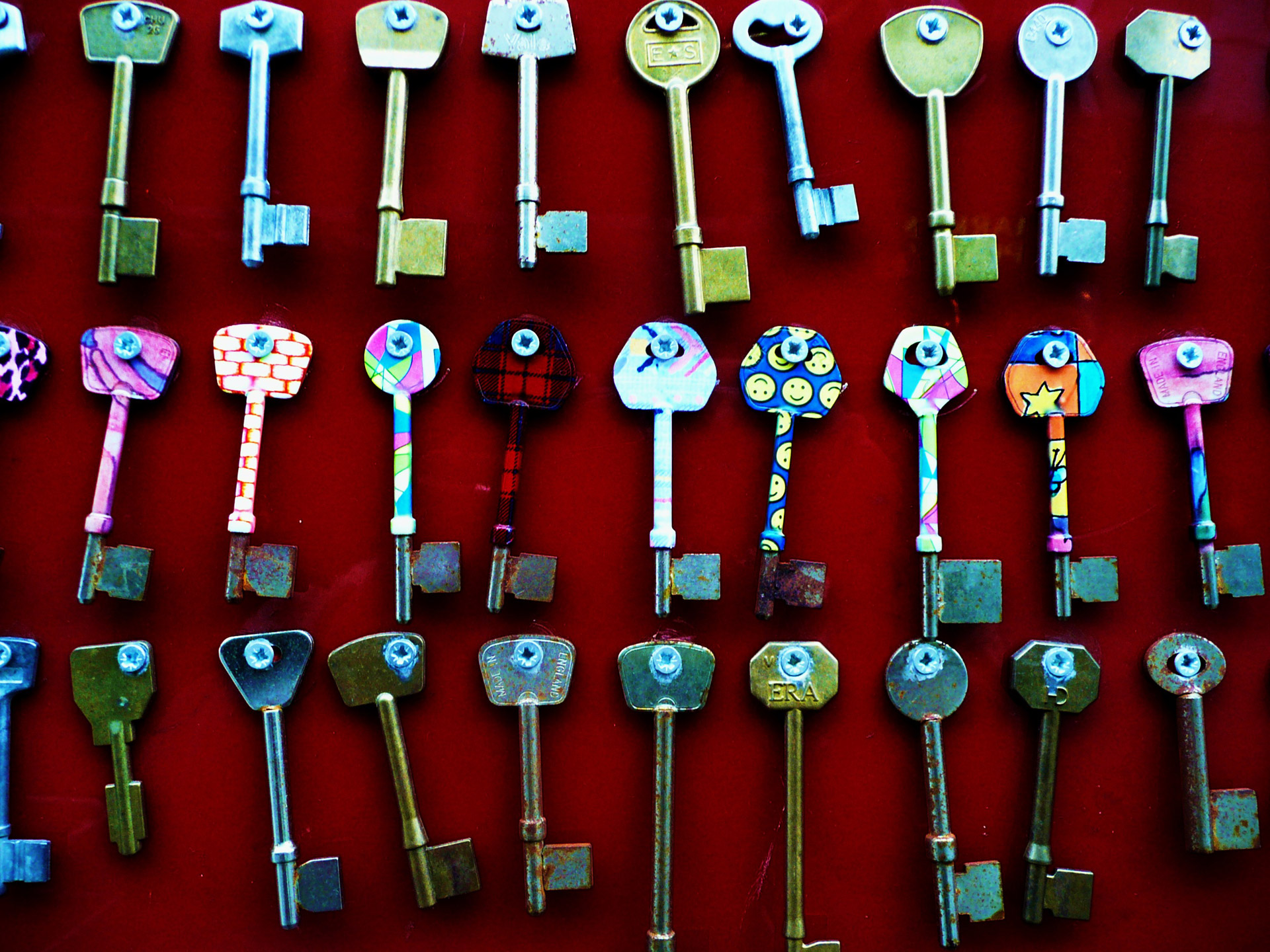 colored metal keys free photo