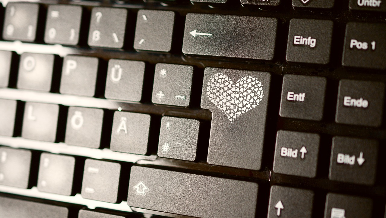 keyboard  computer  heart free photo