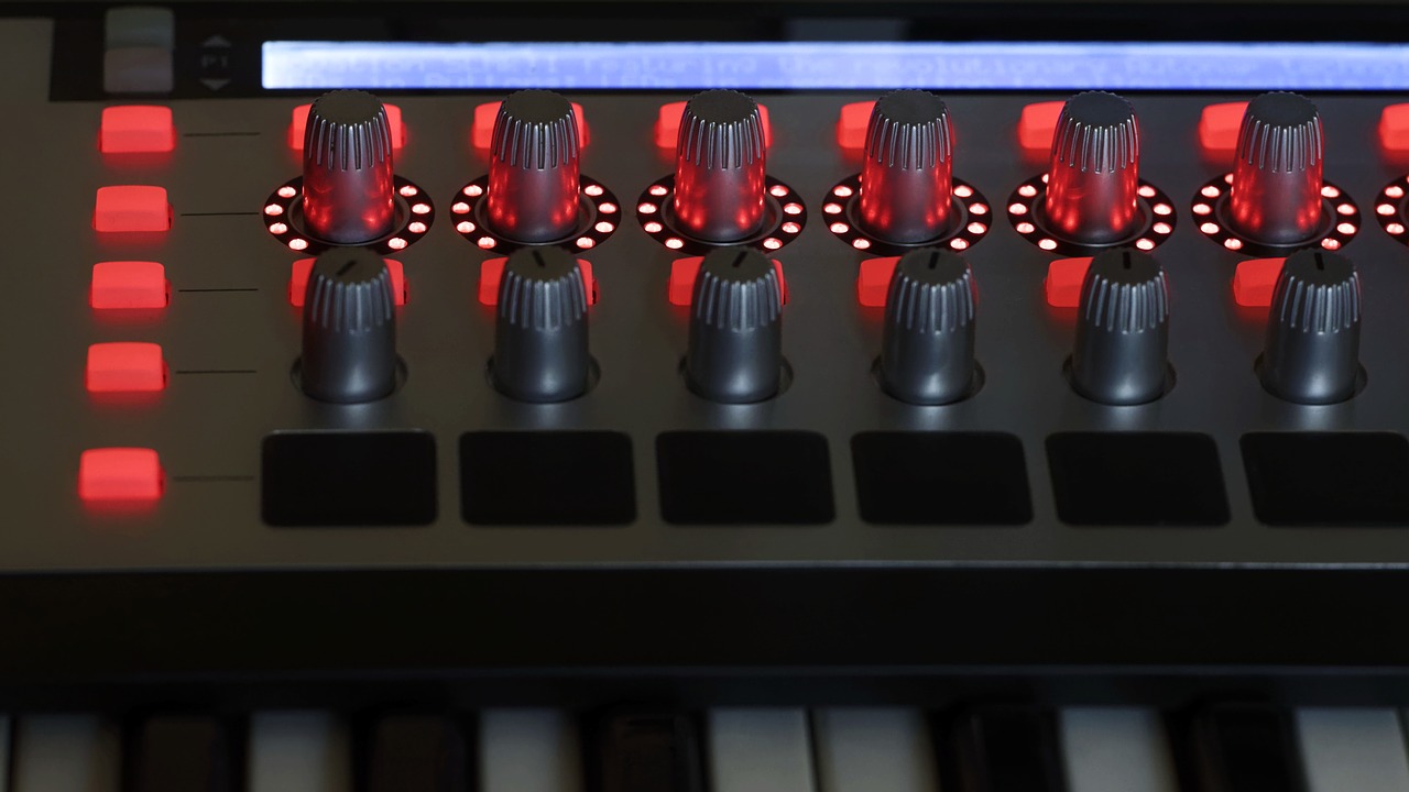 keyboard  electronic  synthesizer free photo