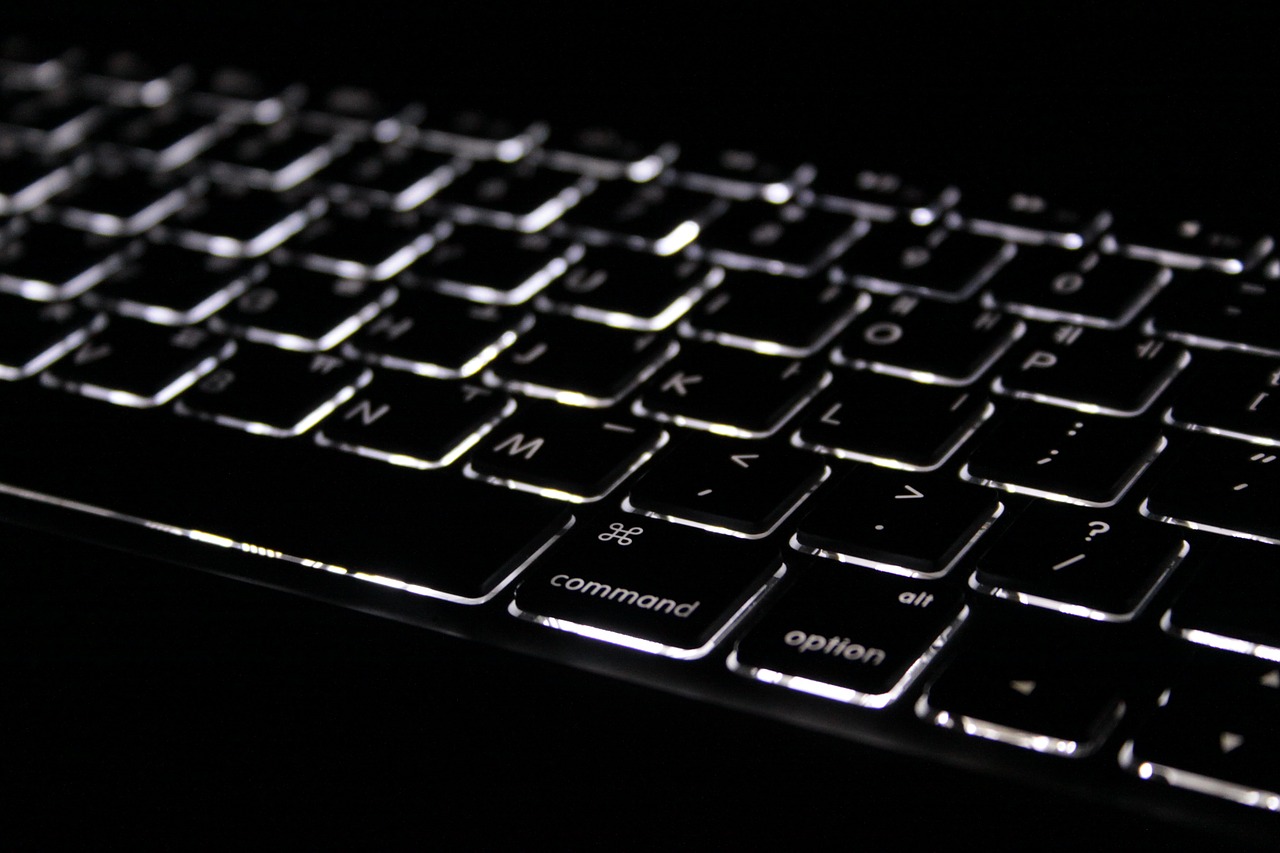 keyboard macbook pro lighting free photo