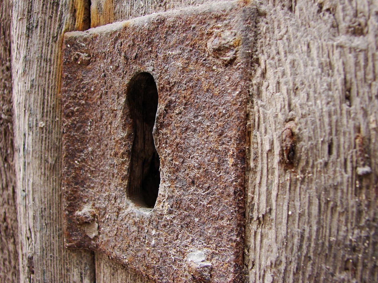 keyhole old wood old building free photo