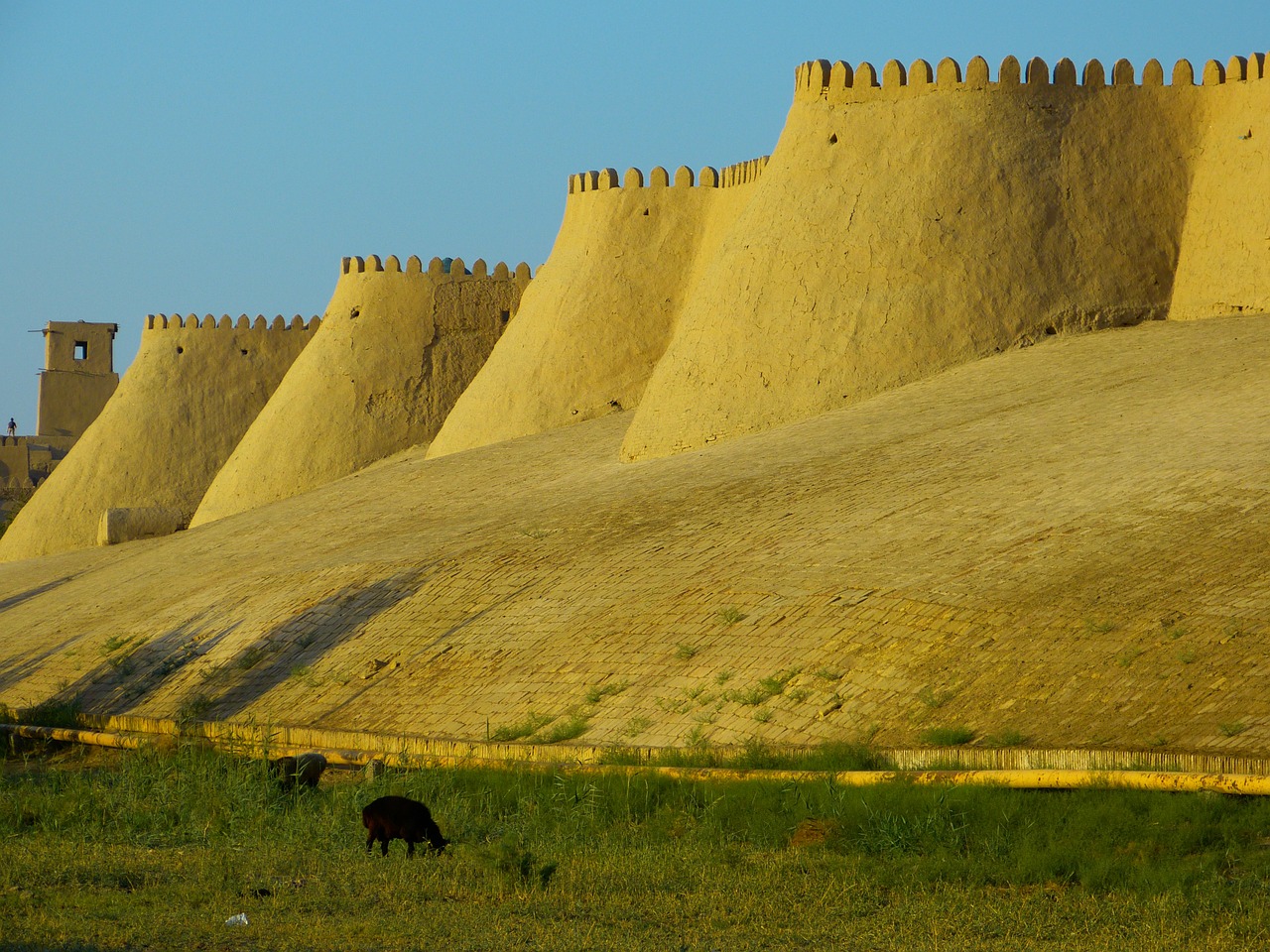 khiva city wall battlements free photo