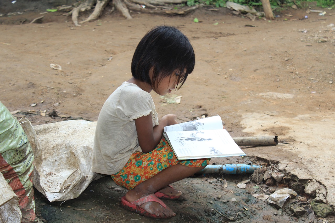 kid reading book free photo