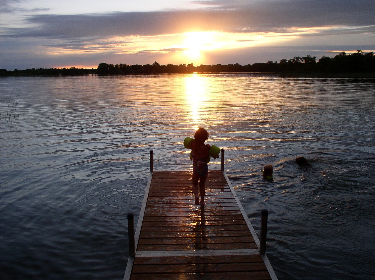 kid lake dock free photo