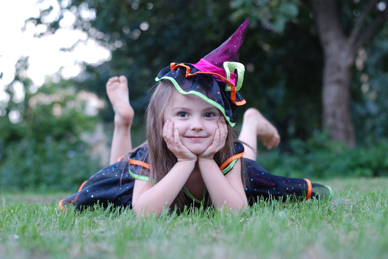 kids girl witch free photo